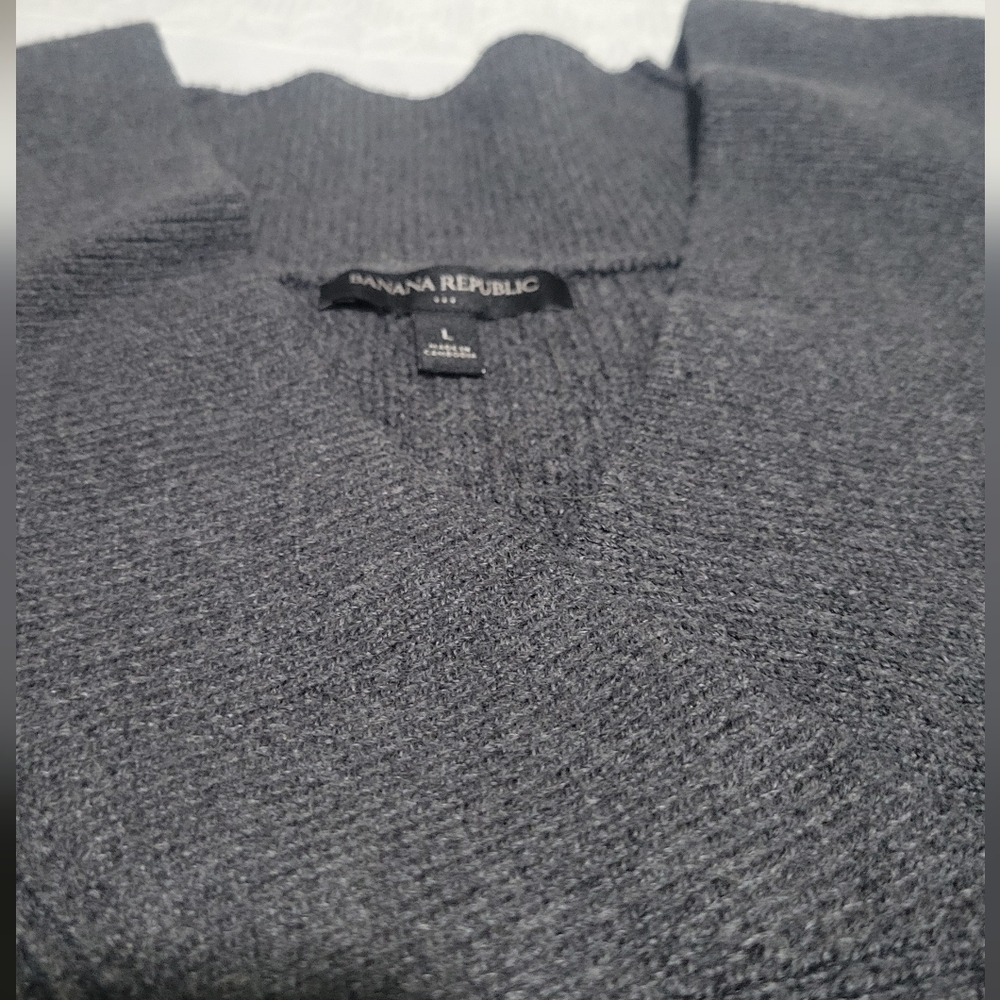 Banana Republic Women's Long Sleeves Sweater in Gray